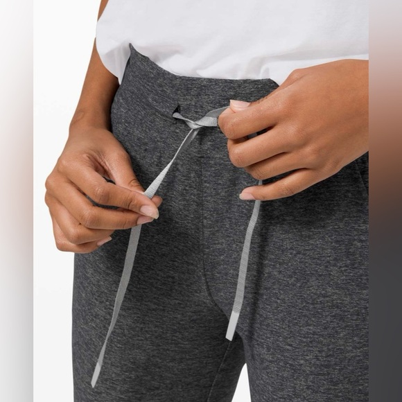 Lululemon Ready to Rulu High-Rise Cropped Jogger Heathered Raceway GreyBlack (2) - Picture 9 of 12